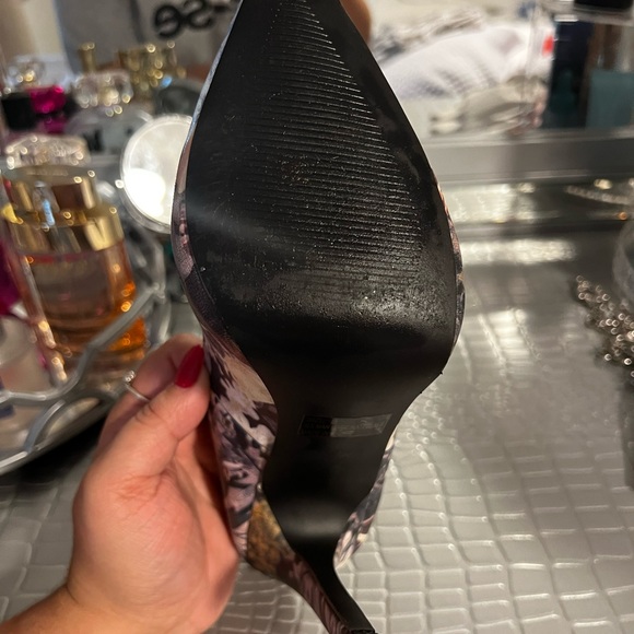 Flowery pointy toes heels - Picture 2 of 5